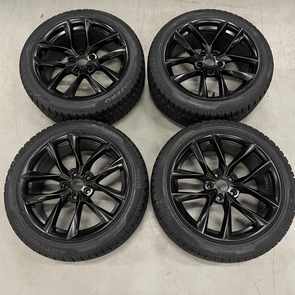 18" Tesla Model 3 Winterset. Zwarte Velgen + Winterbanden, Niet ingevuld, 18 inch, Banden en Velgen, Niet ingevuld