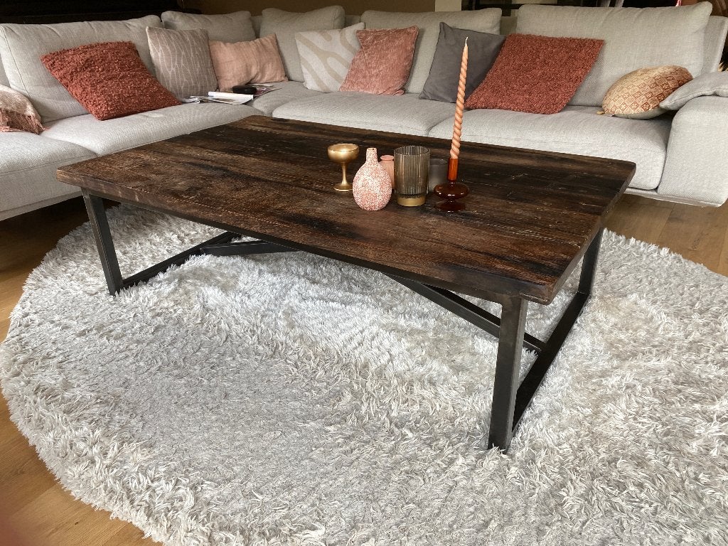 Antieke scheepshouten salontafel met stalen onderstel, Huis en Inrichting, Tafels | Salontafels, Gebruikt, 5 – 50, 50 tot 100 cm