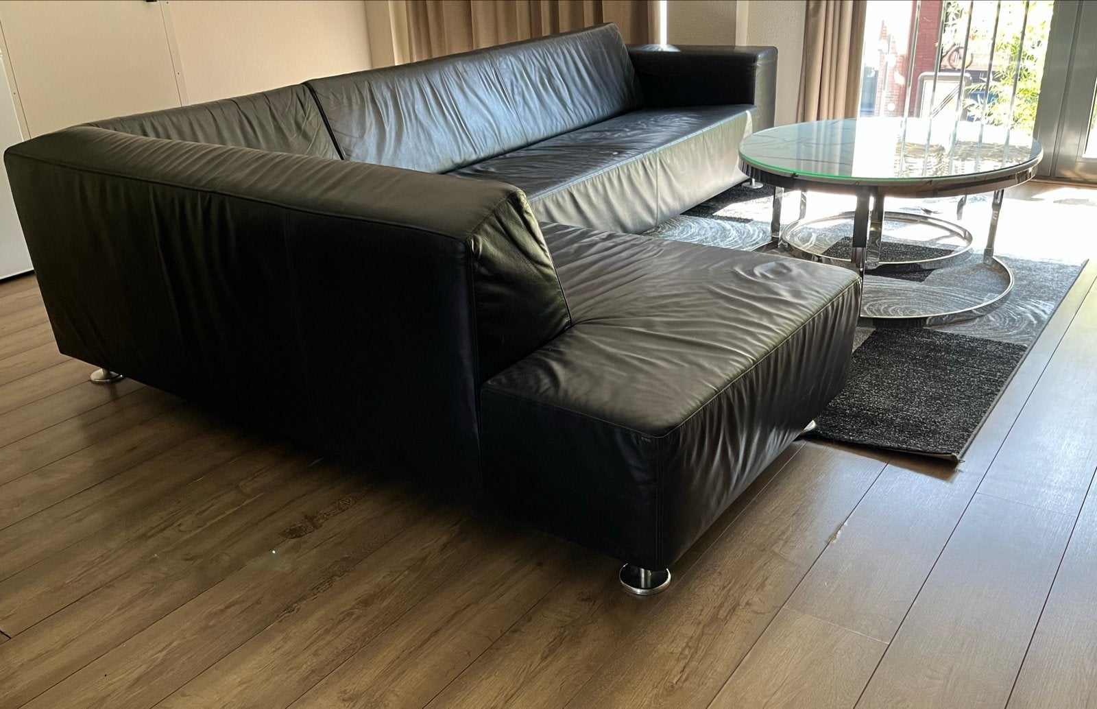 Zwarte leren hoekbank. Modern design. 301 x 201 cm, Huis en Inrichting, Ophalen, Hoekbank, Leer, Zo goed als nieuw