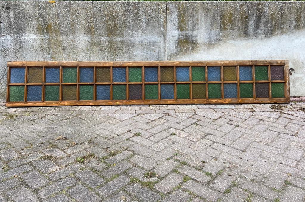 Karakteristiek houten frame met gekleurd glas. 314x49,5 cm, Doe-het-zelf en Verbouw, Glas en Ramen, Ophalen, Gebruikt, Minder dan 80 cm