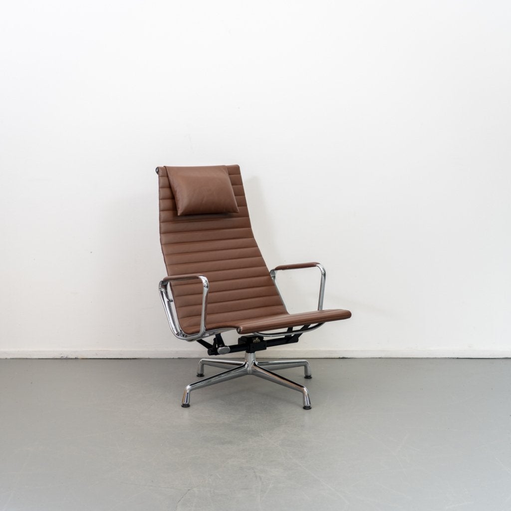 1x Vitra Eames EA 124 Fauteuil Bruin Leer - Chroom, Huis en Inrichting, Niet ingevuld, Niet ingevuld, 75 tot 100 cm, Ophalen of Verzenden