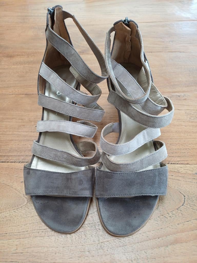 Gabor suède sandaaltjes, maat7=40,zo goed als nieuw, Kleding | Dames, Schoenen, Beige, Gabor, Zo goed als nieuw, Sandalen of Muiltjes