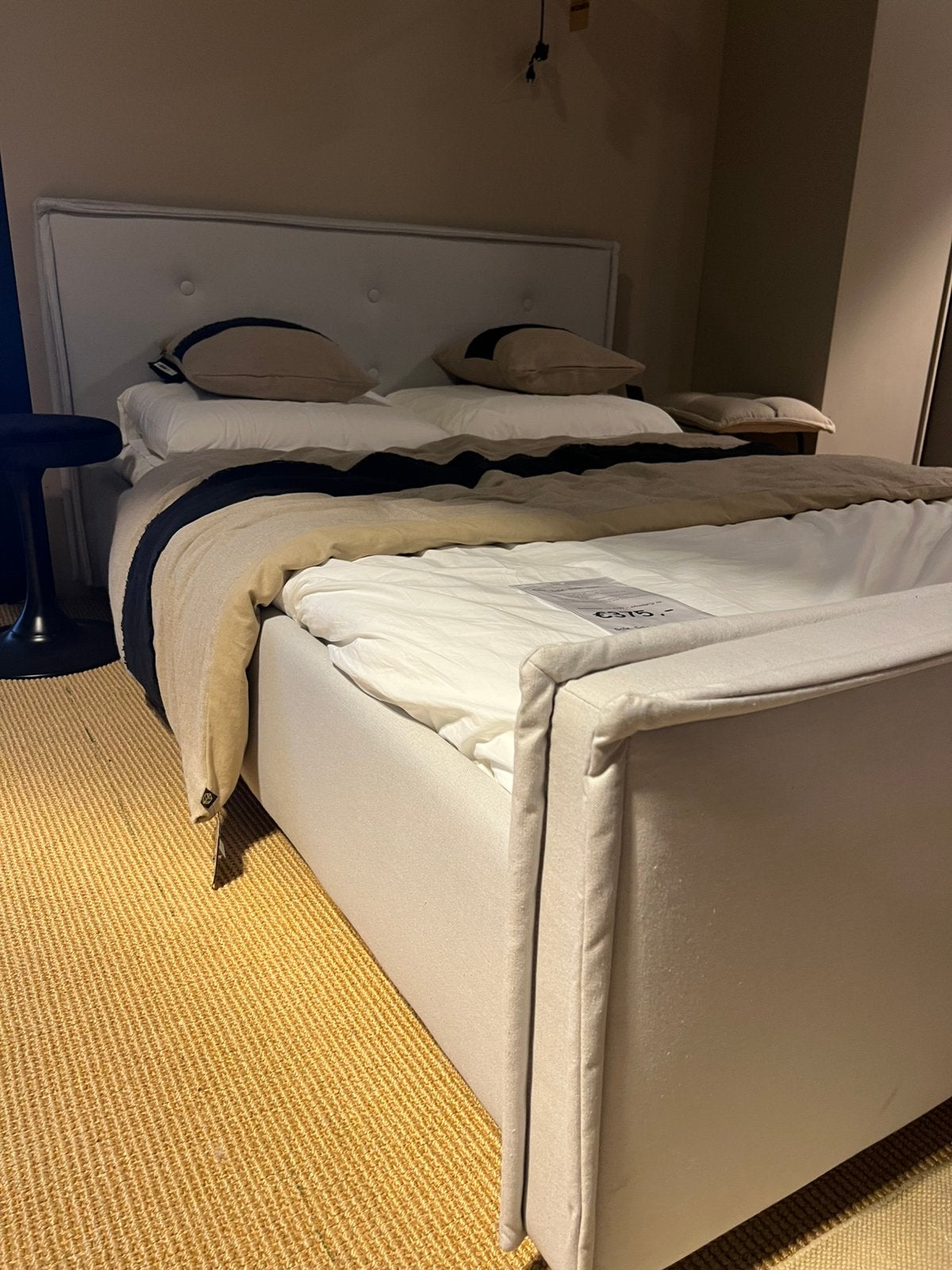 Gestoffeerd bed Do grijs 140x200 van 799,- nu, Kinderen en Baby's, Kinderkamer | Bedden, Ophalen, 85 tot 100 cm, Zo goed als nieuw