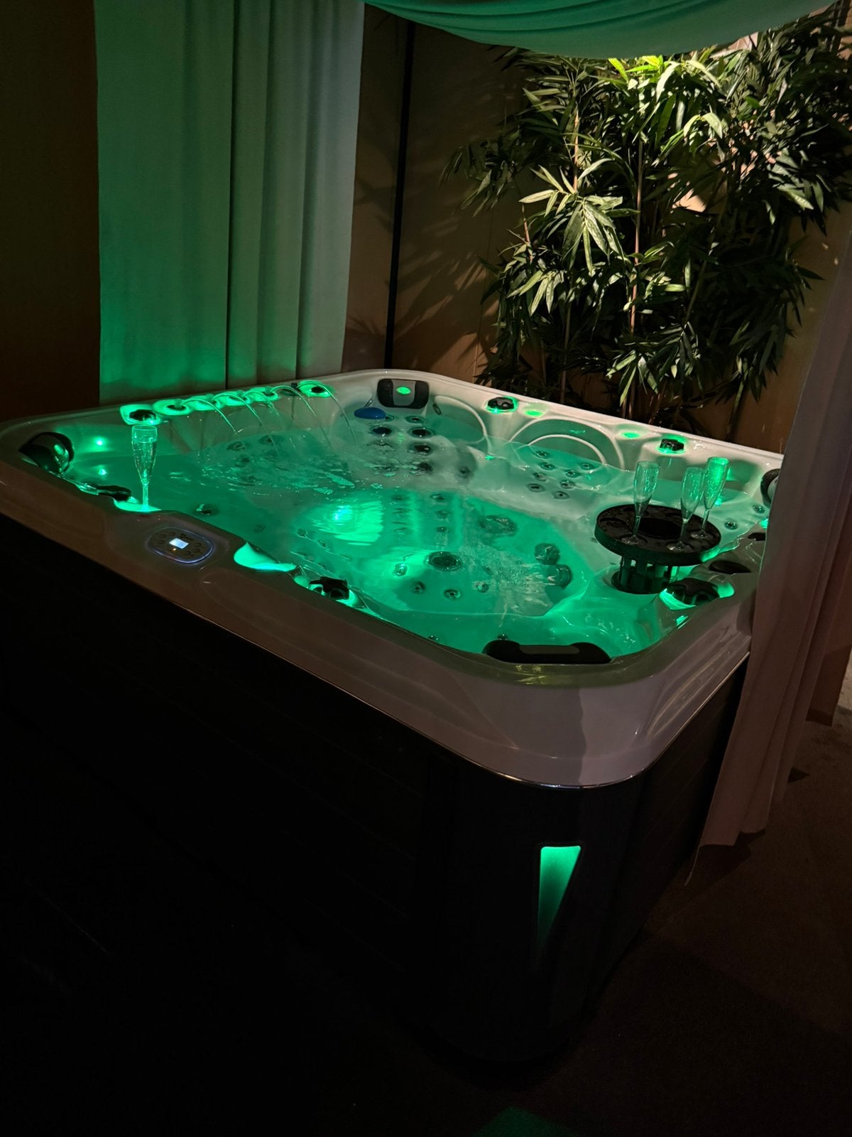 Luxe Spa Jacuzzi Spa Excite Mighty Wave Hydrotherapie LED, Ophalen, Nieuw, Filter, Vast