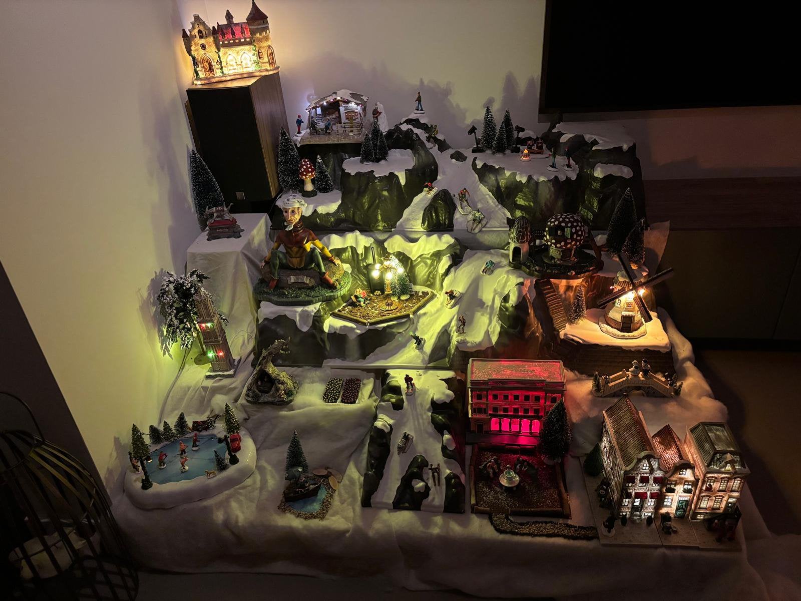 Prachtig miniatuur kerstdorp Luville/intratuin/efteling, Ophalen of Verzenden, Zo goed als nieuw