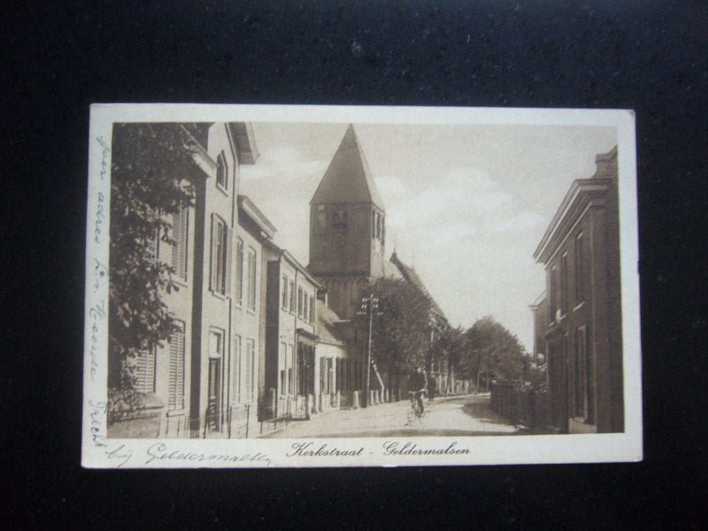 GELDERMALSEN  =  KERKSTRAAT   BRIEFKAART, Ophalen of Verzenden, Voor 1920, Gelopen, Zuid-Holland