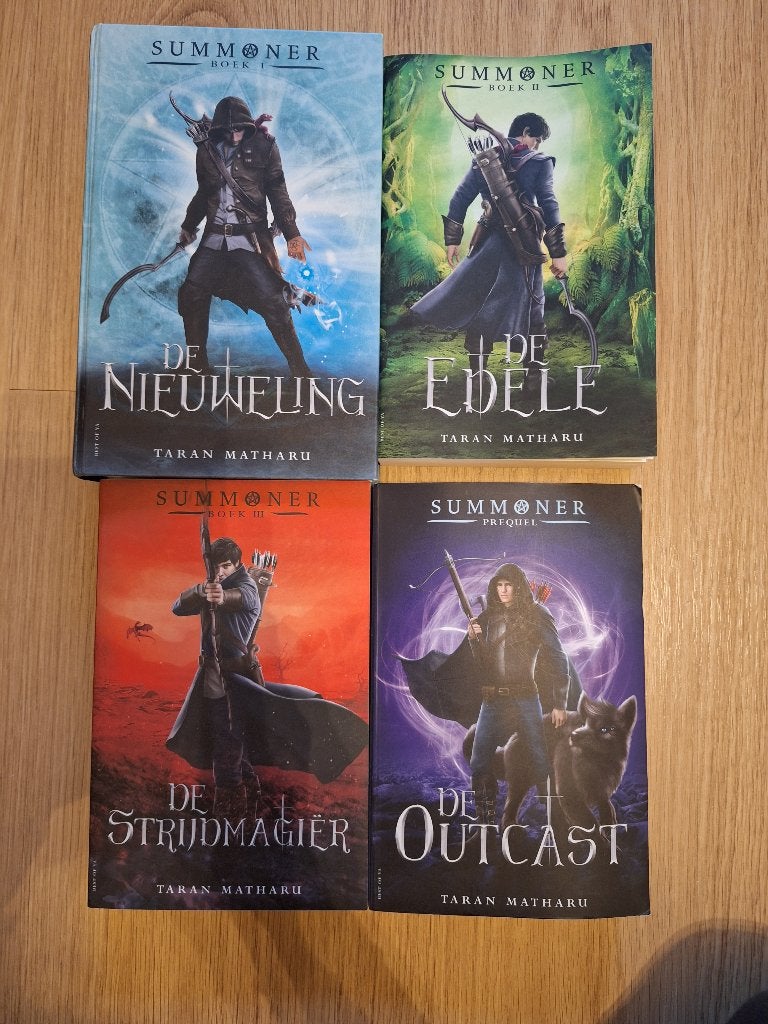 De Summoner deel 1 tot en met 4, Taran Matharu  €25,-, Boeken, Ophalen of Verzenden, Zo goed als nieuw