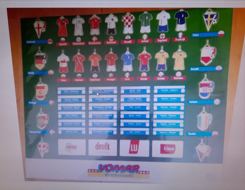 POSTER VOETBAL SHIRTJES EN VAANTJES, Ophalen of Verzenden