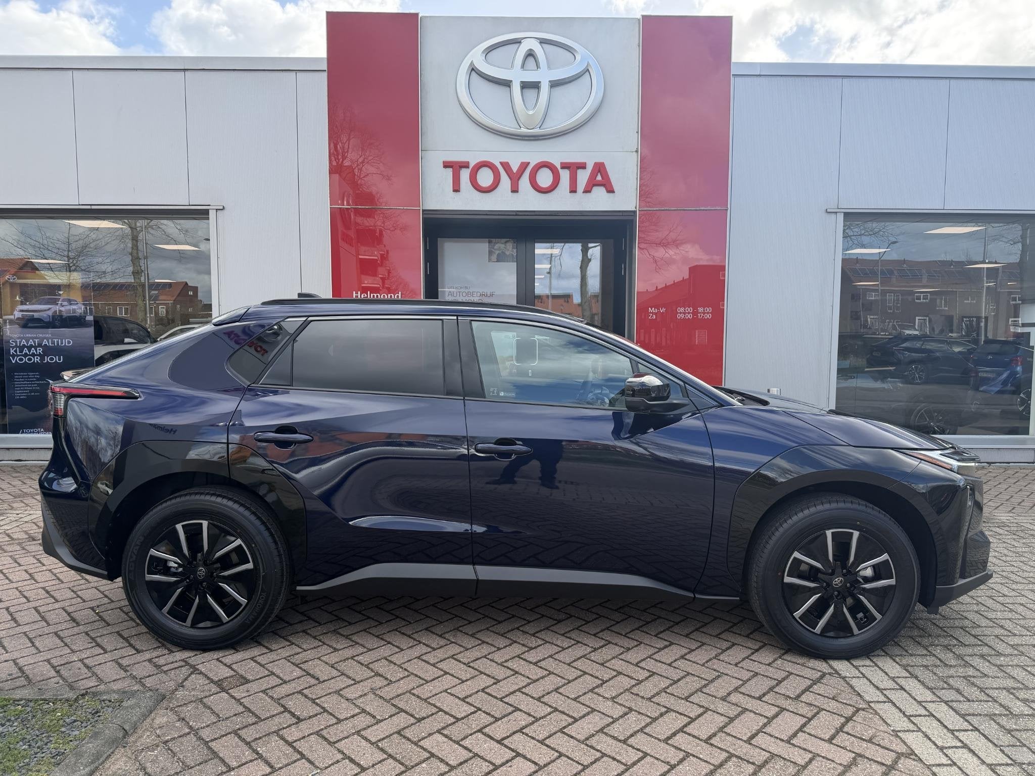 Toyota bZ4X Dynamic 73 kWh, Auto's, Toyota, Gebruikt, Overige kleuren, Leder en Stof, SUV of Terreinwagen