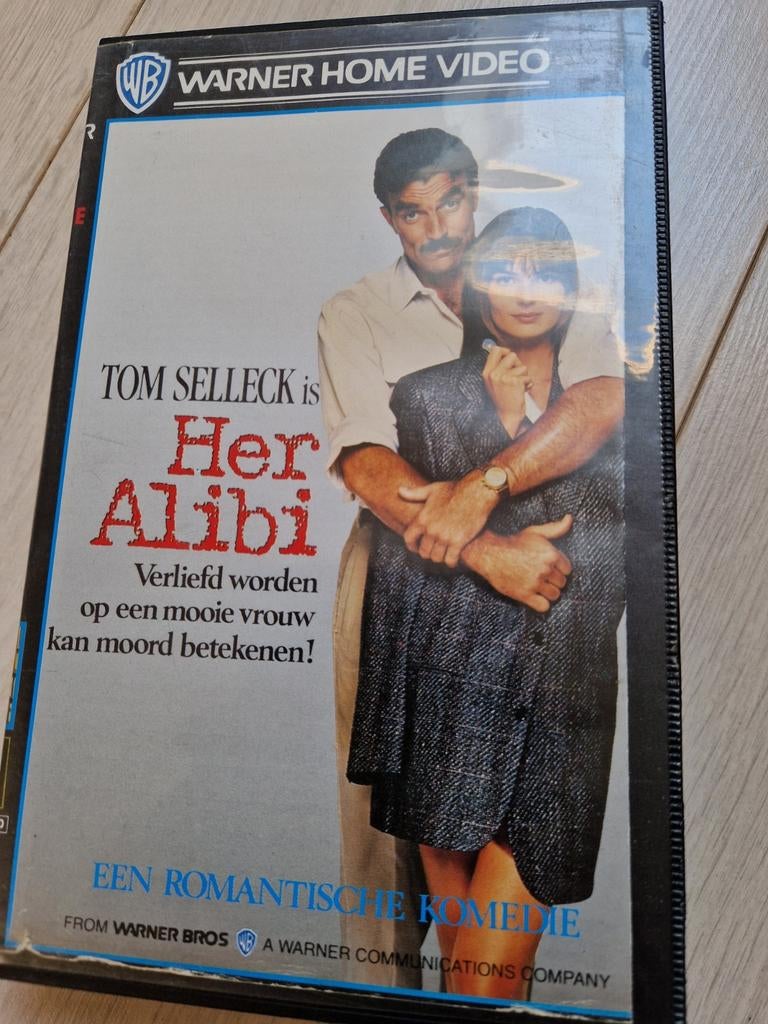 ex rental tom selleck her alibi tape videotheek vhs band, Cd's en Dvd's, Vanaf 16 jaar, Ophalen of Verzenden, Zo goed als nieuw