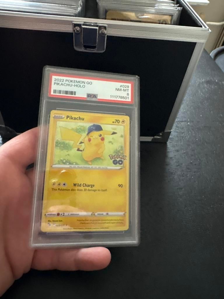 Pikachu pokemon go psa 8, Ophalen of Verzenden, Zo goed als nieuw, Meerdere kaarten, Foil