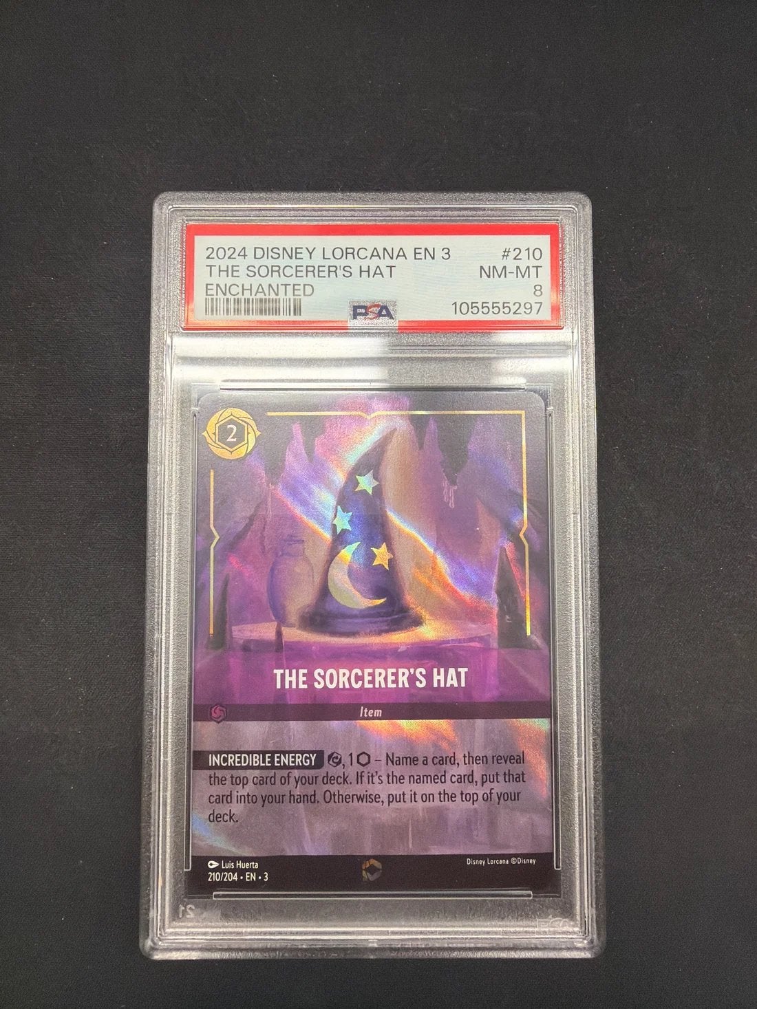 Lorcana The Sorcerer's Hat Enchanted PSA 8 NM-MT, Verzamelen, Ophalen of Verzenden, Zo goed als nieuw