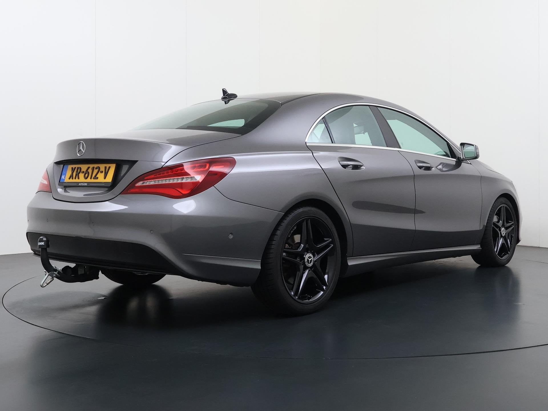 Mercedes-Benz CLA-klasse 180 Ambition 18" AMG Velgen | Trekh, Auto's, Gebruikt, 4 cilinders, 715 kg, Leder en Stof