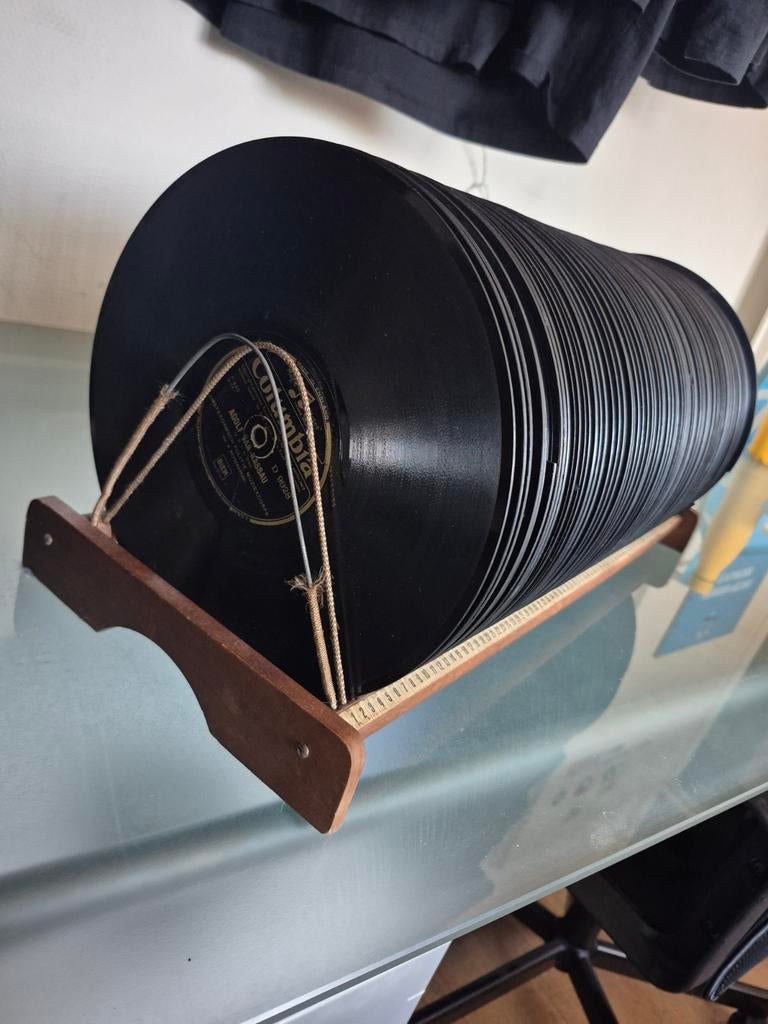 Vintage Bakelieten Platen (ca. 80 stuks) met Houten Houder, Cd's en Dvd's, Vinyl | Overige Vinyl, Ophalen of Verzenden, Gebruikt
