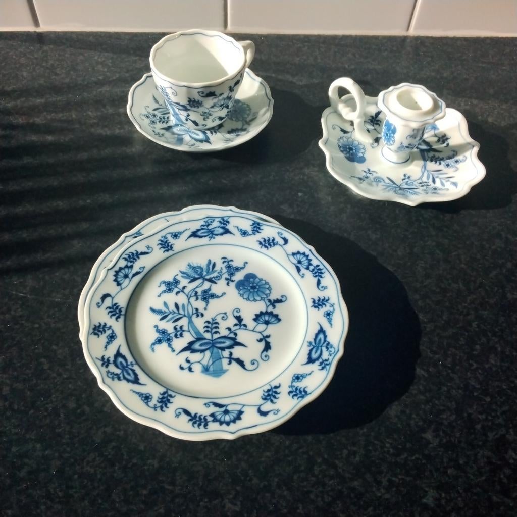 Blue danube: blaker,kop en schotel, taartbordjes, Huis en Inrichting, Keuken | Servies, Ophalen of Verzenden, Zo goed als nieuw