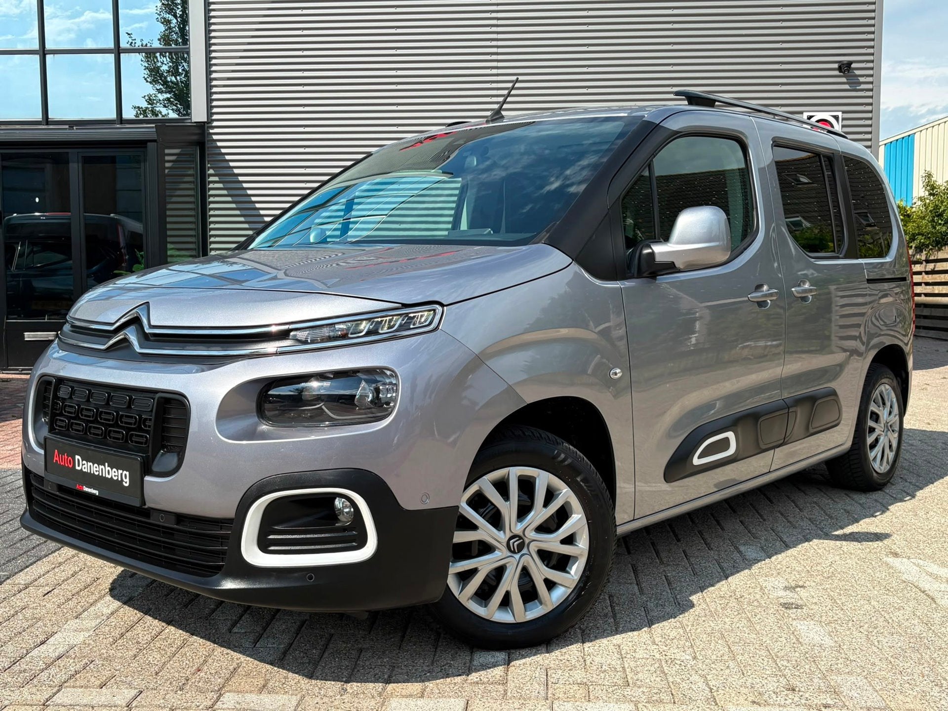 Citroen BERLINGO 1.2 PureTech Shine VOLL OPTIES GARANTIE, Auto's, Voorwielaandrijving, Dealer onderhouden, Stof, 1199 cc