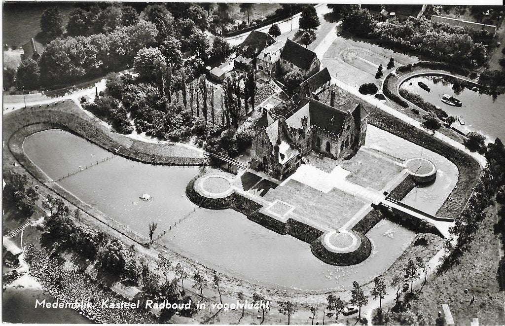 Medemblik, Kasteel Radboud, luchtfoto, Ophalen of Verzenden, 1960 tot 1980, Gelopen, Noord-Holland