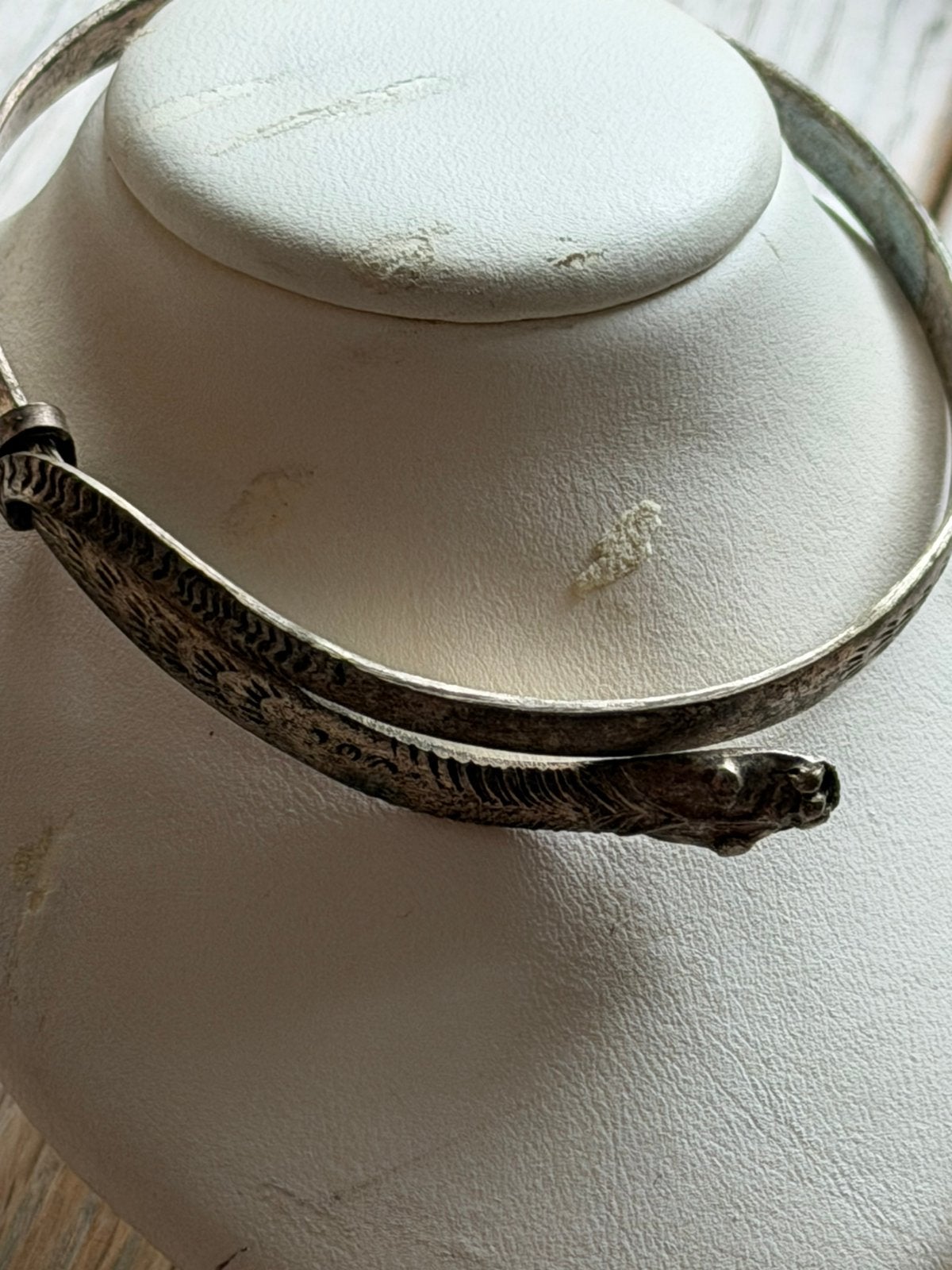 Oude slangen armband, Verzenden
