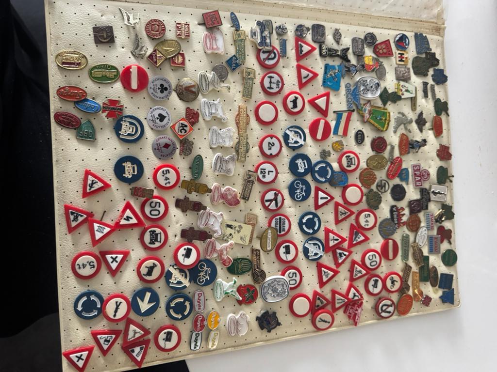 Speldjes, Verzamelen, Speldjes, Pins en Buttons, Ophalen, Zo goed als nieuw