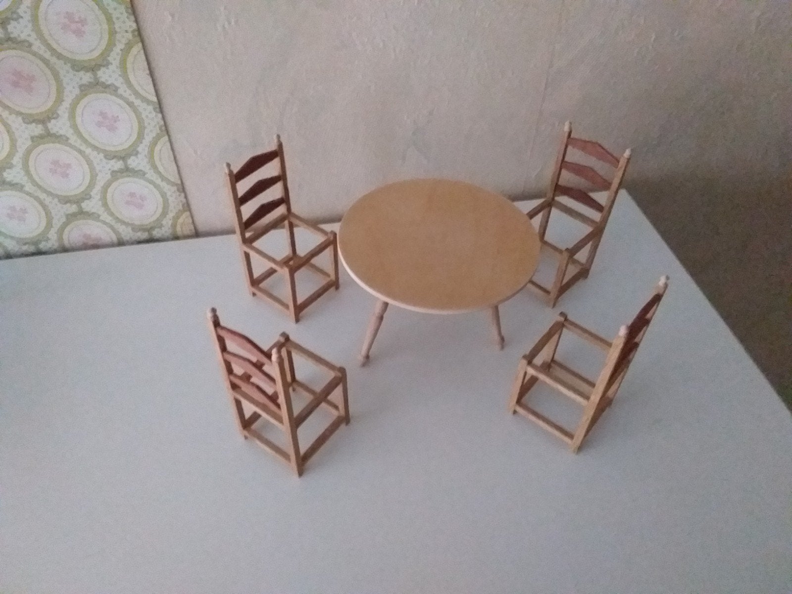 Meubeltjes voor poppenhuis om zelf af te maken., Ophalen, Poppenhuis