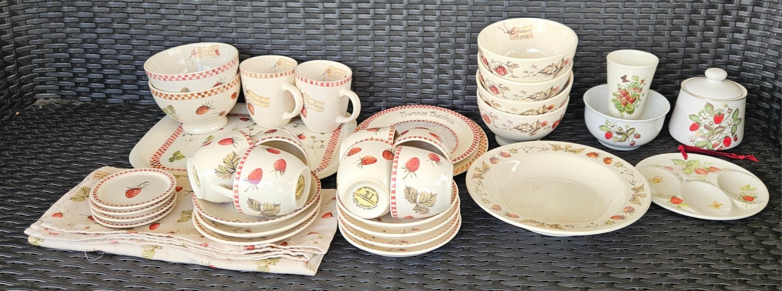 Jet ter Steege Strawberry servies, Ophalen, Porselein