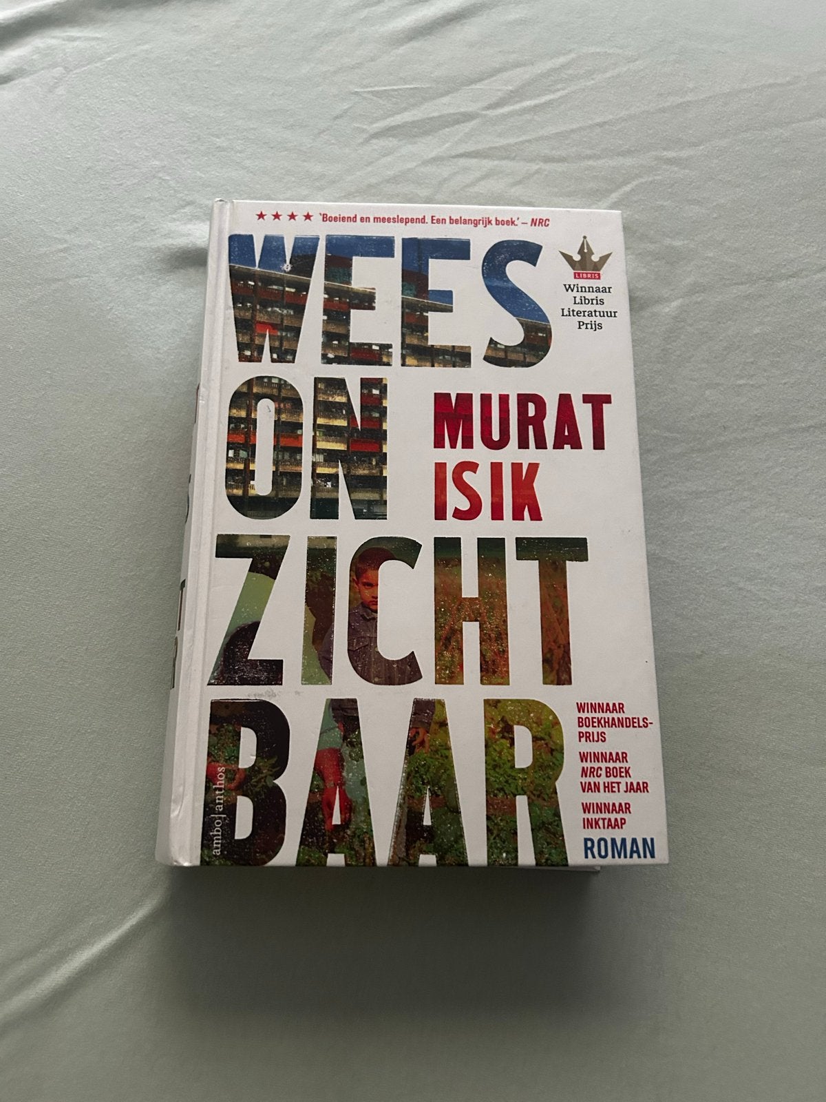 Wees Onzichtbaar - Murat Isik (Roman), Boeken, Ophalen of Verzenden, Zo goed als nieuw, Nederland