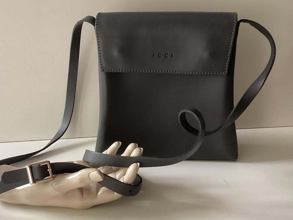 Grijs leren ICCI crossbody tasje ( in Hilversum ), Sieraden, Tassen en Uiterlijk, Tassen | Damestassen, Ophalen of Verzenden, Zo goed als nieuw