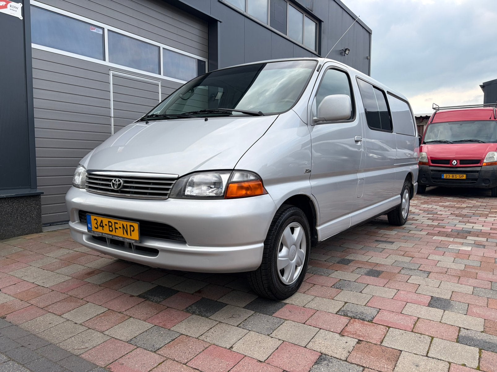 Toyota Hi-ace 2.5 D4-d Lang 2002 HiAce Rolstoelauto / Uniek, Auto's, Achterwielaandrijving, Toyota, Te koop, 750 kg