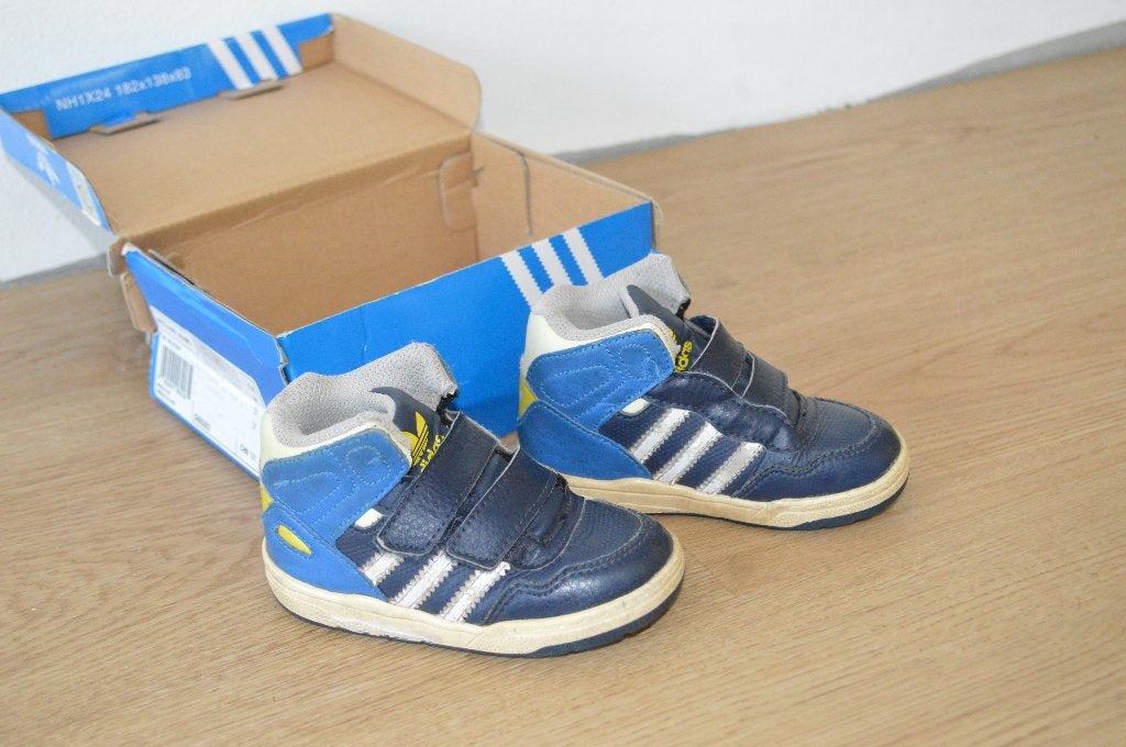 mooie adidas schoen maat 21, Kinderen en Baby's, Adidas, Ophalen of Verzenden, Jongetje, Gebruikt