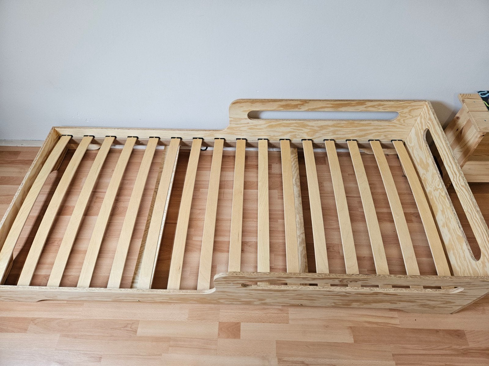Montessori Vloerbed Petit Puk 90x200, Ophalen, 85 tot 100 cm, Zo goed als nieuw, Lattenbodem