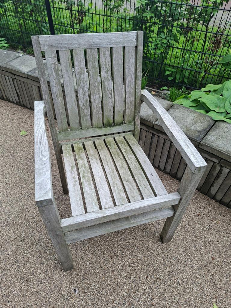 26 teakhouten tuinstoelen. 6 bijpassende tafels hoog en laag, Ophalen, Gebruikt, Teakhout