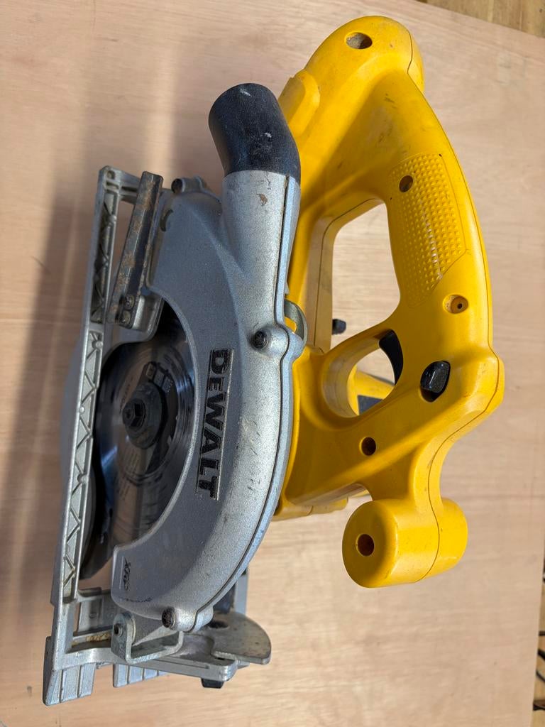 DeWalt Accu Cirkelzaag 18V - Werkt Goed!, Gebruikt, Cirkelzaag, Ophalen of Verzenden, 30 tot 70 mm