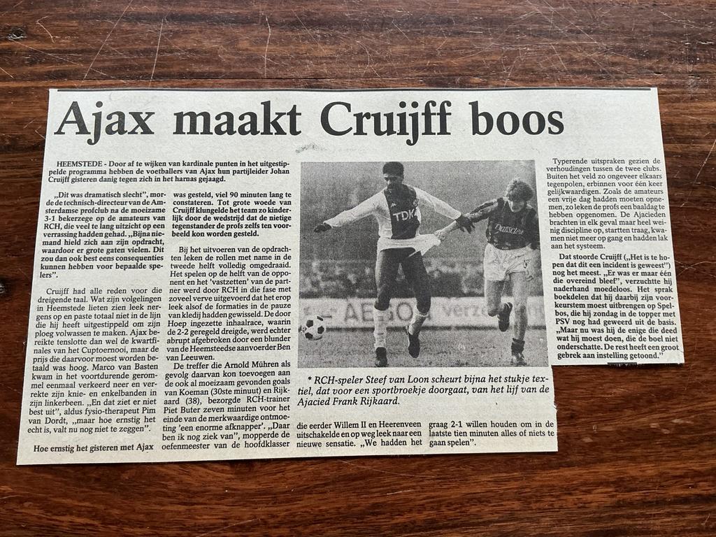 Voetbal krantenartikel Ajax maakt Cruijff boos maart 1986, Verzamelen, Ophalen of Verzenden, Knipsel(s)