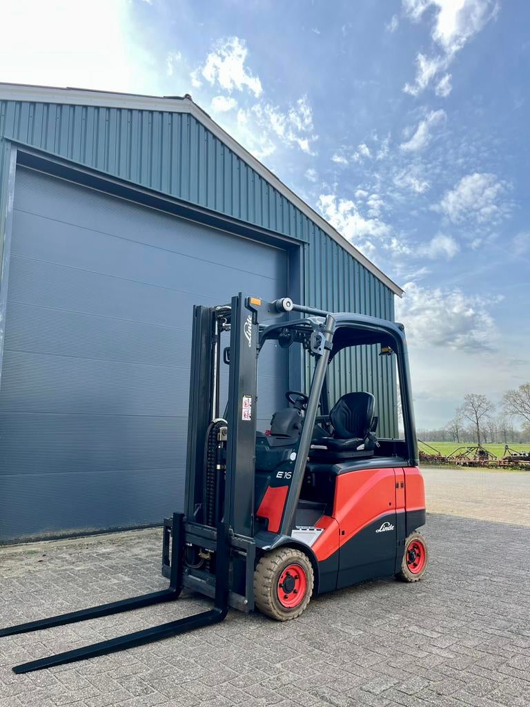 Linde E16 - electrisch - triple mast - weinig uren - TOP !!!, Zakelijke goederen, Machines en Bouw | Heftrucks en Intern transport