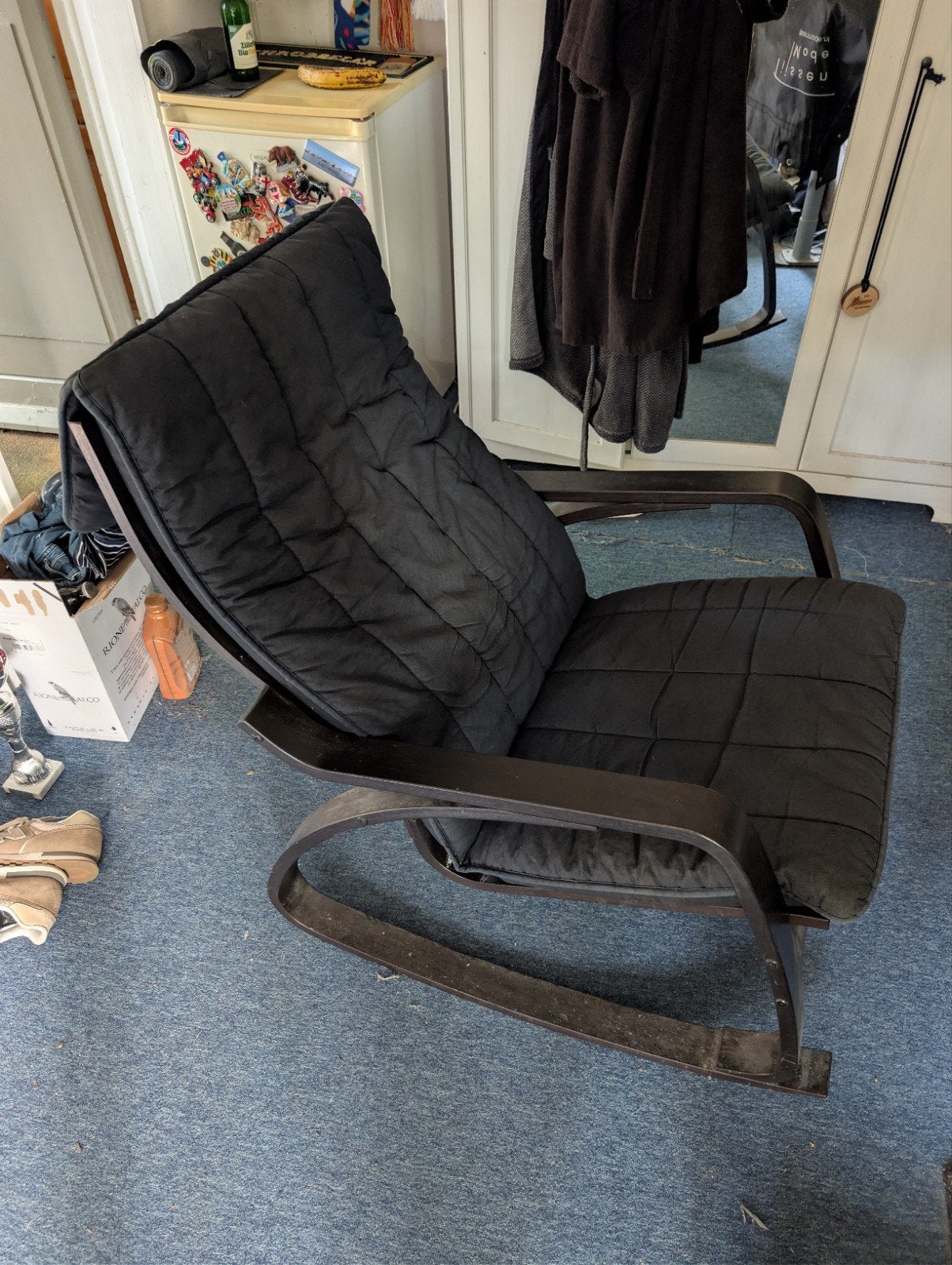 Comfortabele zwarte schommelstoel met kussen, Huis en Inrichting, Stoelen, Ophalen, Modern, Comfortabel, Gebruikt, Zwart