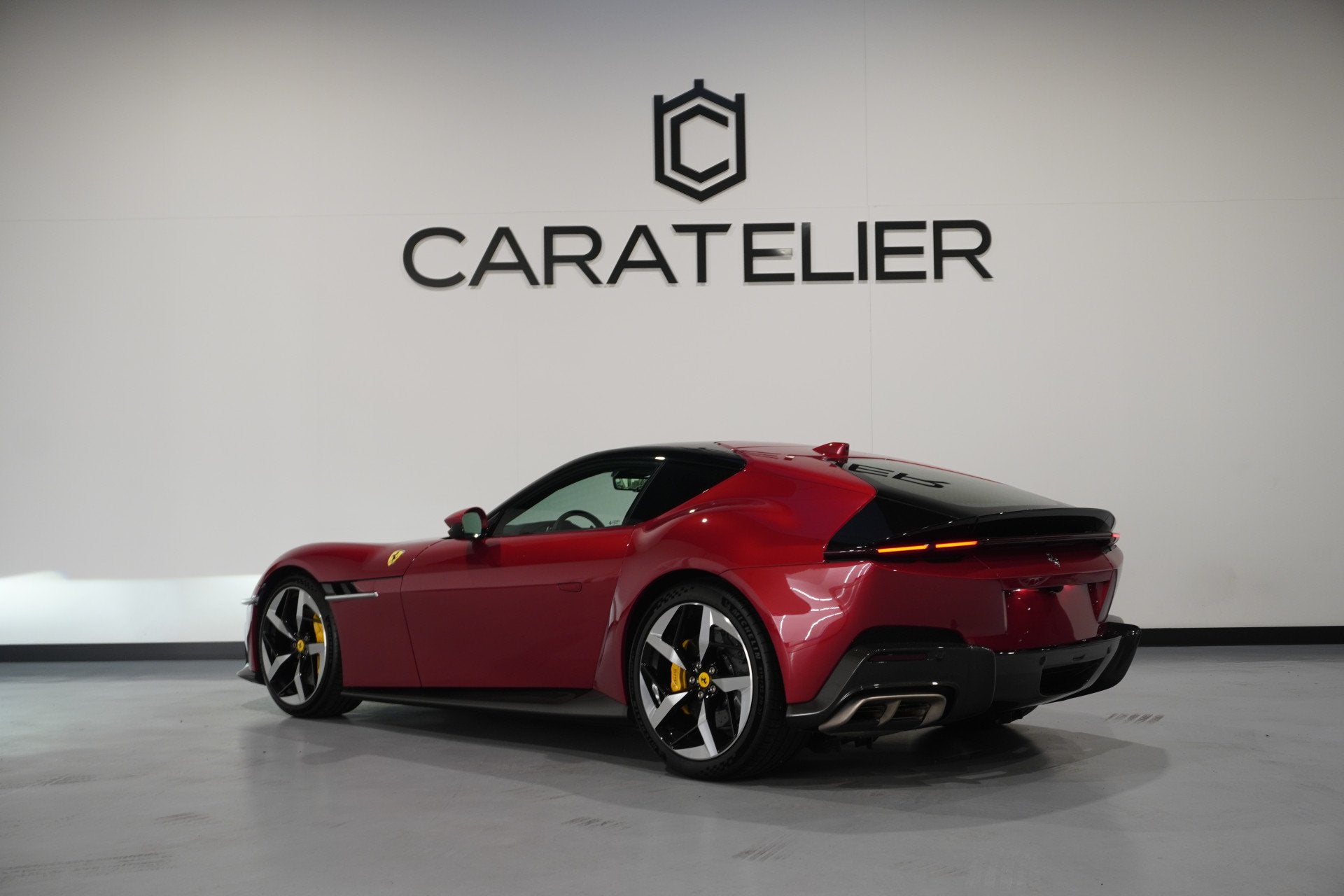 Ferrari 12Cilindri 6.5 V12 / Full Carbon / Lift / Ex BPM, Auto's, Automaat, Achterwielaandrijving, Gebruikt, Traction-control