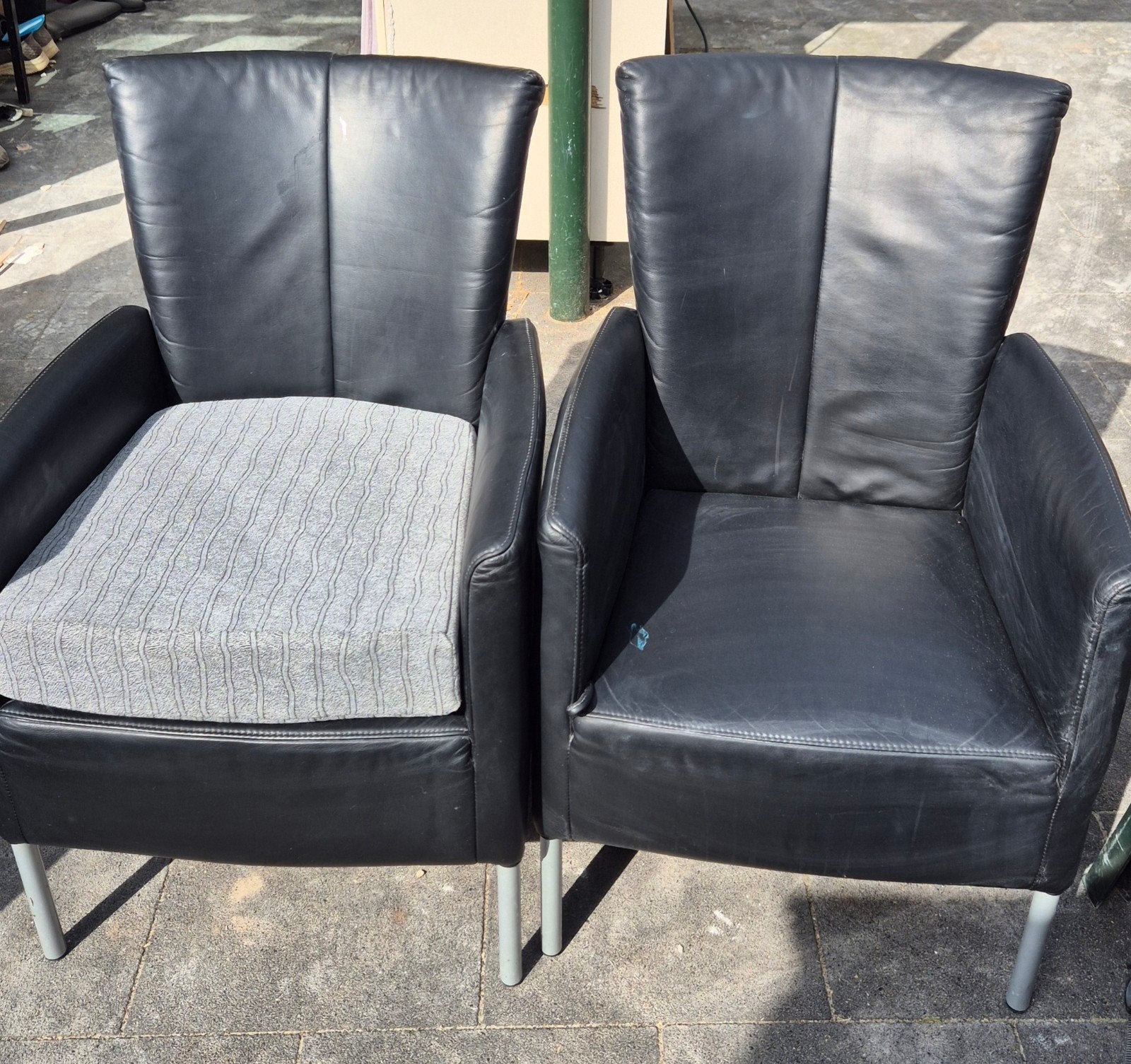 Gratis: 4 eetkamerstoelen met kussens (afneembare hoezen), Huis en Inrichting, Stoelen, Ophalen, Gebruikt, Zwart, Leer