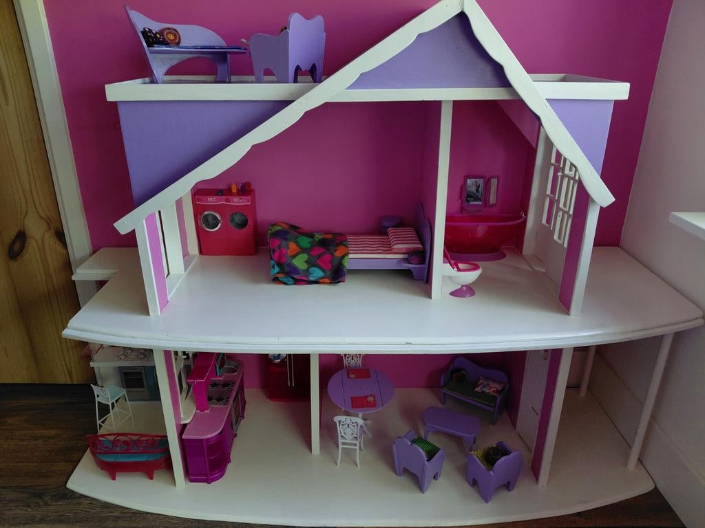 Houten handgemaakte barbiehuis, Kinderen en Baby's, Speelgoed | Poppenhuizen, Ophalen, Gebruikt, Poppenhuis