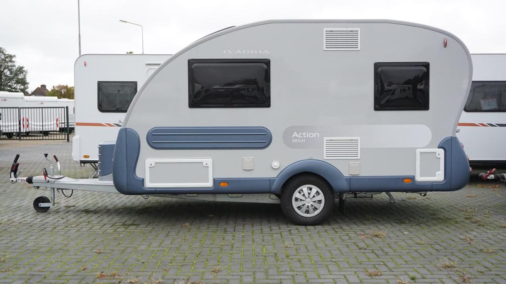 Adria Action 391 LH ACTIE!, Caravans en Kamperen, Overige typen, Tot en met 2, Bedrijf, 750 - 1000 kg