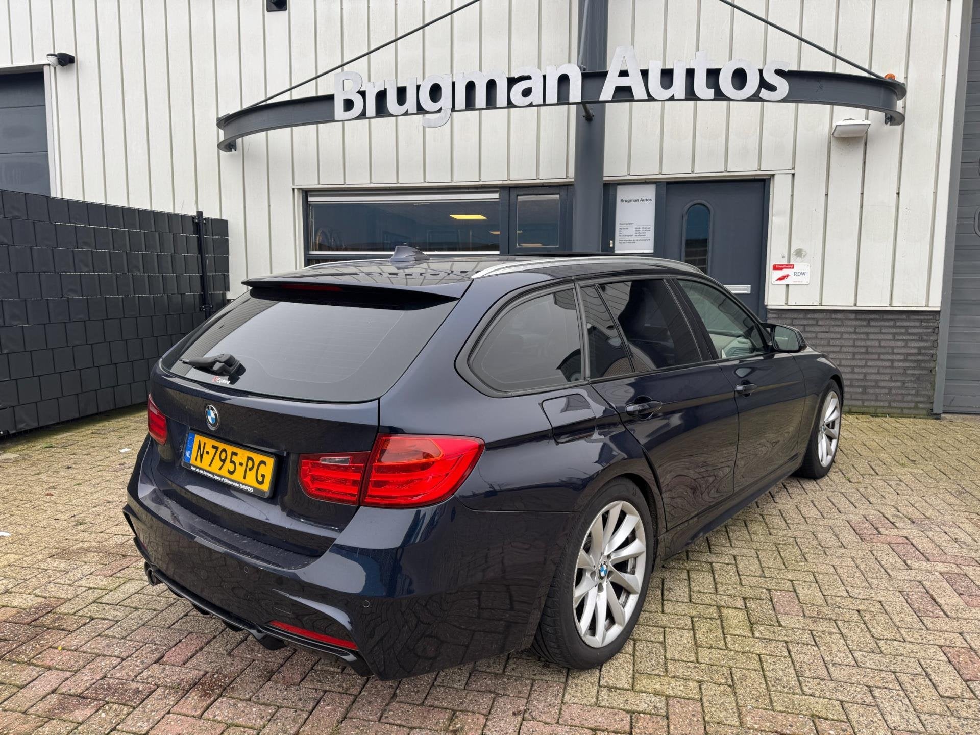 BMW 3-serie Touring 330d High Executive, Auto's, BMW, Euro 5, 2993 cc, Leder, Diesel