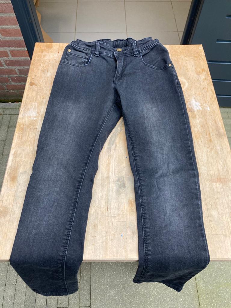 Sturdy spijkerbroek maat 134 (2x), Ophalen of Verzenden, Zo goed als nieuw, Jongen, Broek