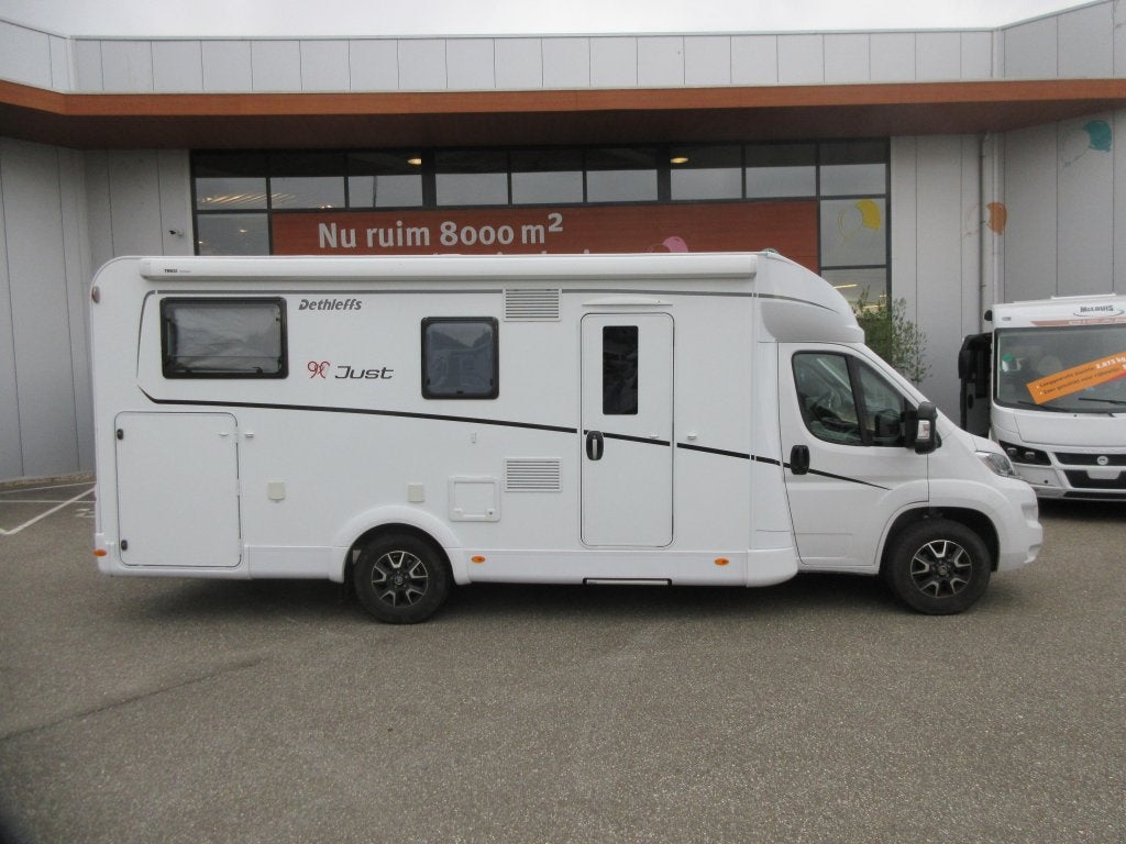 Dethleffs Just 90 7052 EB, Caravans en Kamperen, ABS, Hordeur, Dethleffs, L-zit