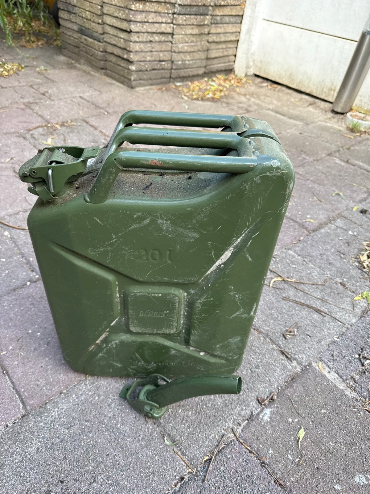 Robuuste 20L Jerrycan met schenktuit - Olijfgroen, Ophalen