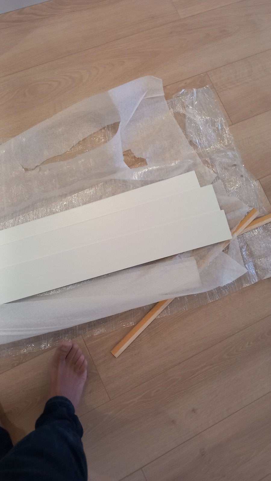 Witte plinten, 3 stuks, Doe-het-zelf en Verbouw, Ophalen, Nieuw, Mdf, 200 tot 250 cm