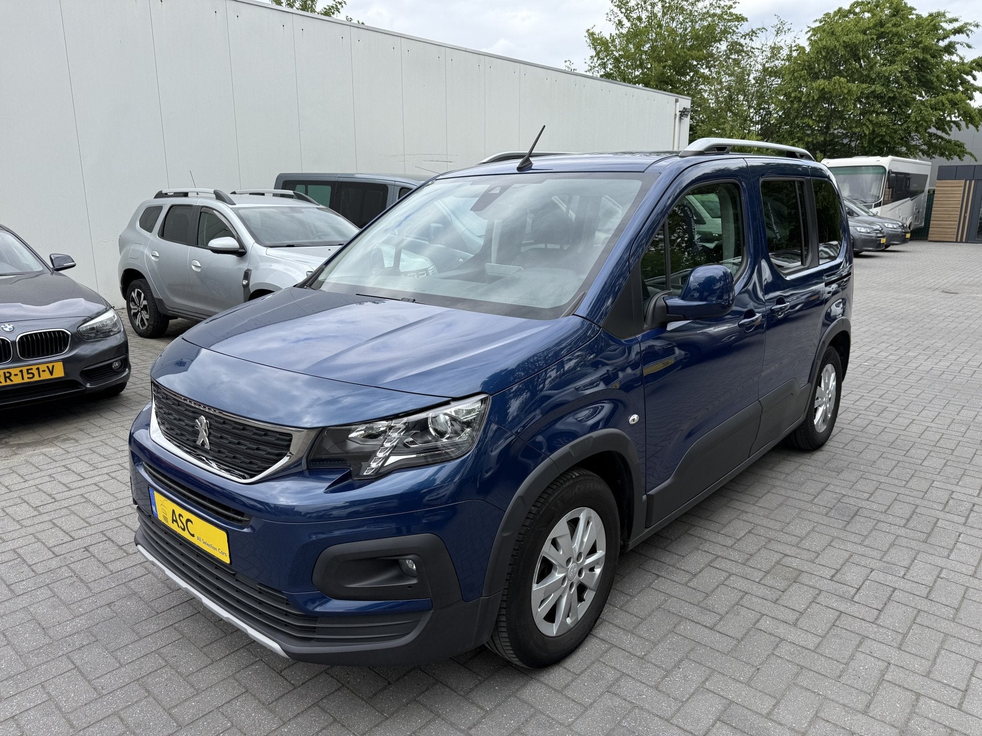 Peugeot Rifter Rolstoelauto 3+1 of 5+0 - Bodemverlaging + Li, Voorwielaandrijving, 15 km/l, Gebruikt, Met garantie (alle)