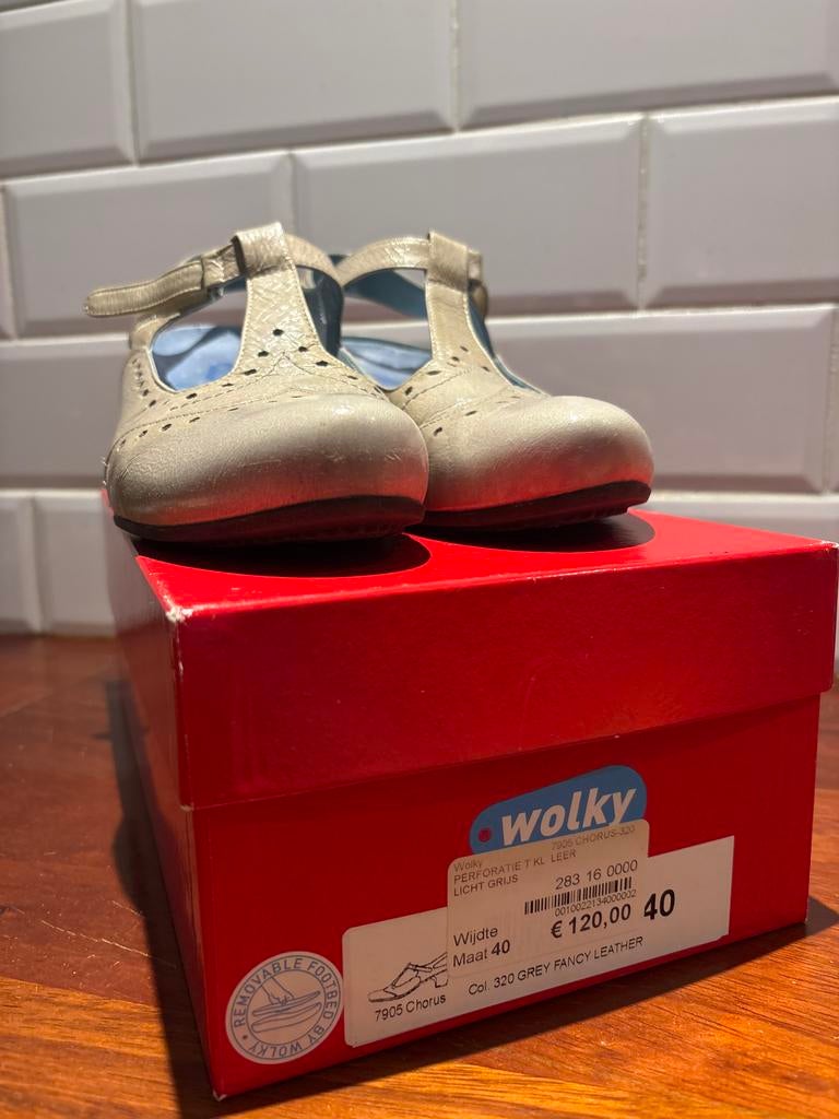 Wolky, lichtgrijze damesschoen, mt 40, Ophalen of Verzenden, Zo goed als nieuw, Grijs, Schoenen met lage hakken