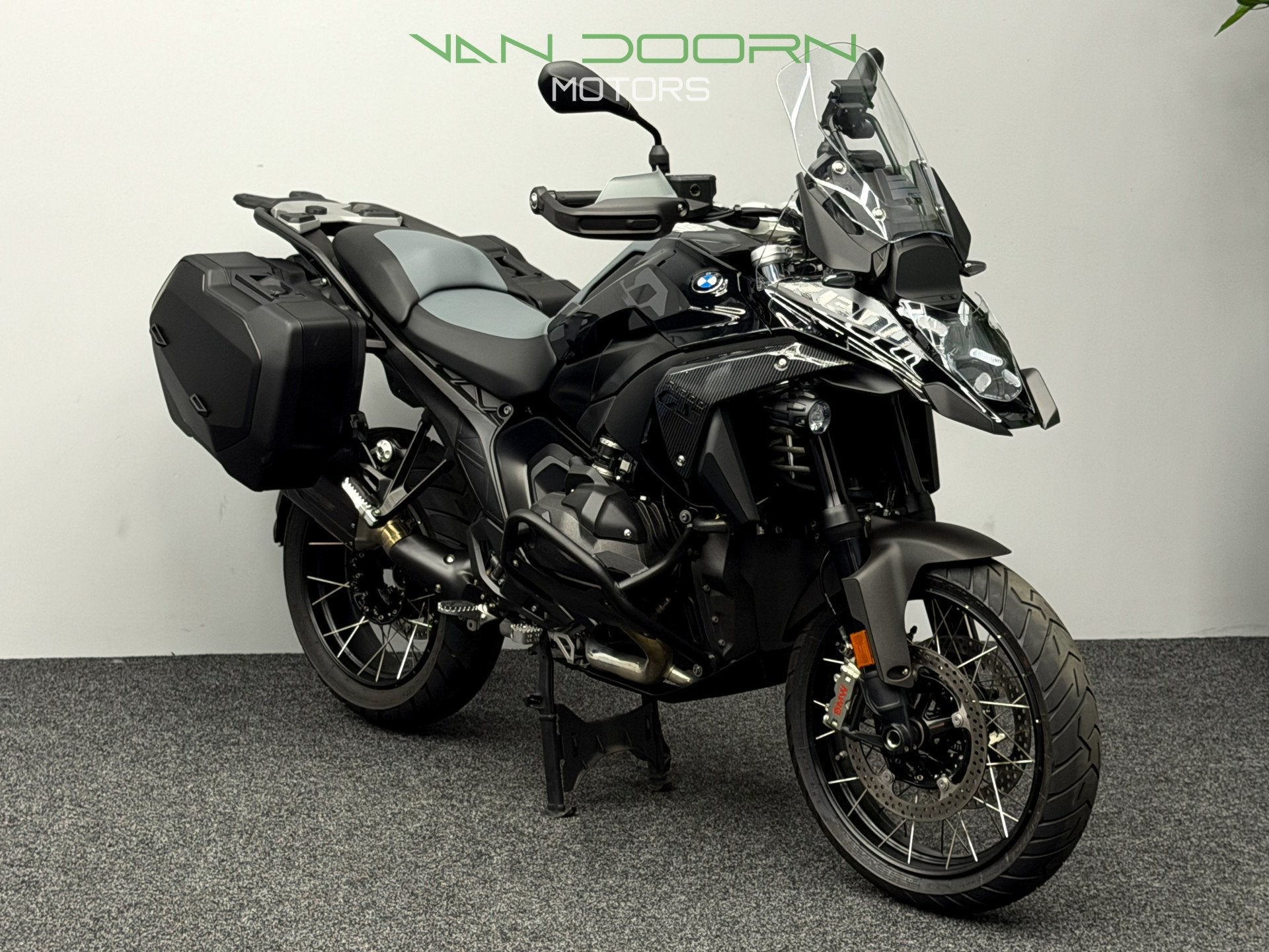 BMW R 1300 GS | Triple Black | BTW | Remus | Koffers | Full, Info@vandoornmotors.nl, Kraaivenstraat 23-5
5048AB  TILBURG, NL, Bedrijf
