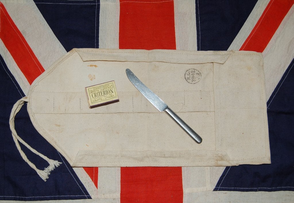 Britse Wash roll met 1940 gedateerd mes, Verzamelen, Militaria | Tweede Wereldoorlog, Ophalen of Verzenden, Landmacht, Engeland
