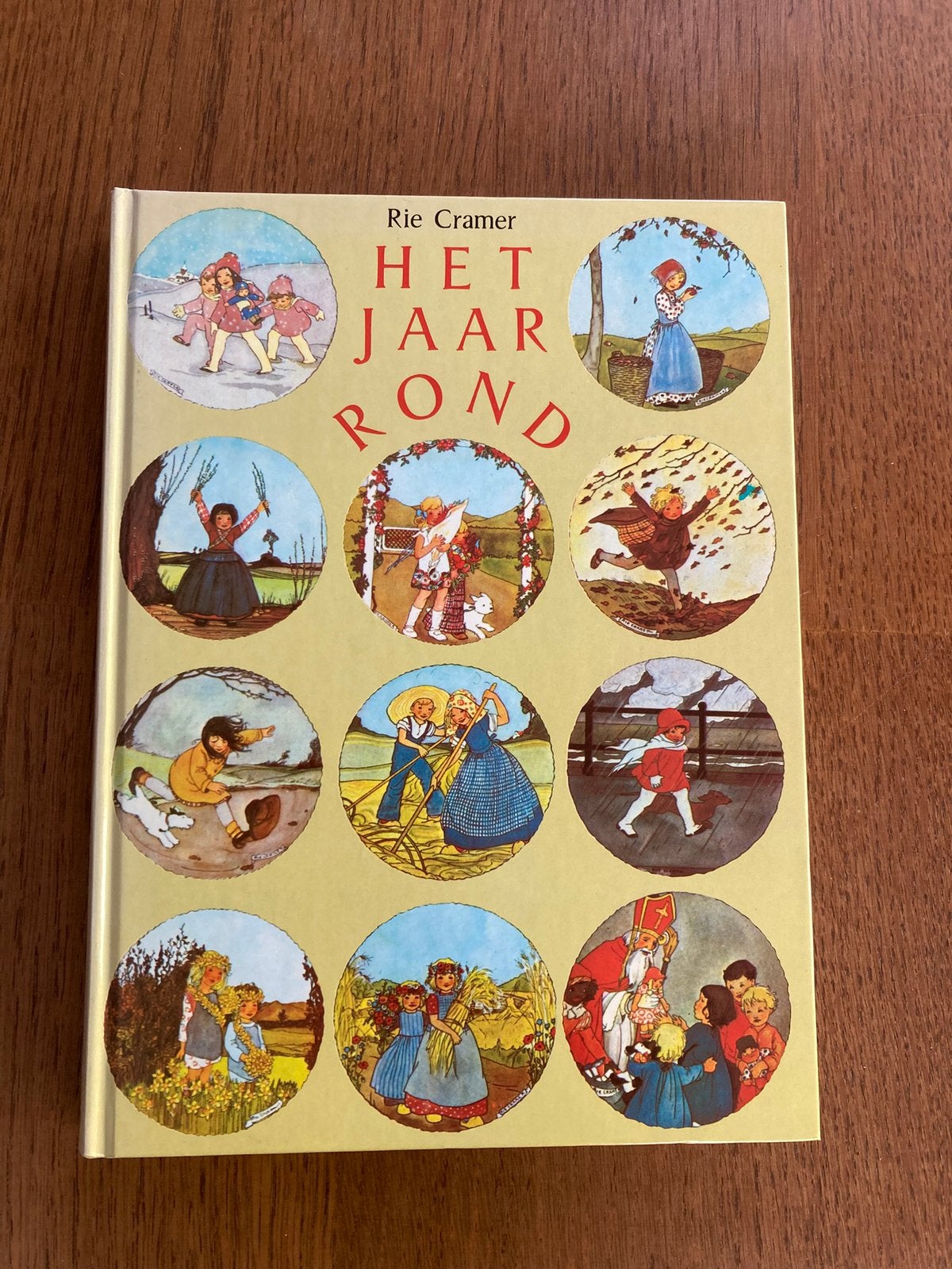 Het jaar Rond, Rie Cramer, Boeken, Ophalen of Verzenden, Zo goed als nieuw, 3 tot 4 jaar
