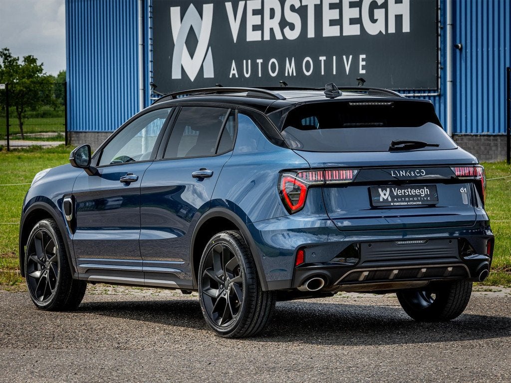 Lynk & Co 01 1.5 Plug-In Hybrid 262pk BLACKED OUT | Trekhaak, Auto's, Lynk & Co, Stof, Blauw, 120 €/maand, Bedrijf